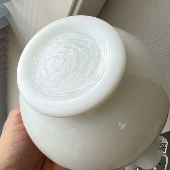 Vintage 1940s Fenton Milk Glass Ruffled Edged 4” Vase - Picture 5 of 8